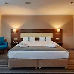 By Ihg 4*