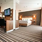 By Ihg 4*