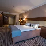 By Ihg 4*