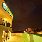 By Ihg 4*
