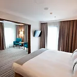 By Ihg 4*
