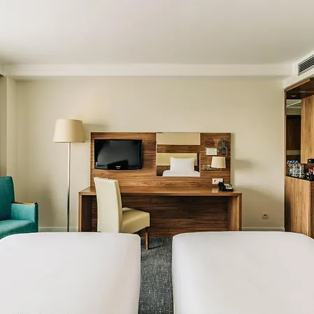 By Ihg 4*