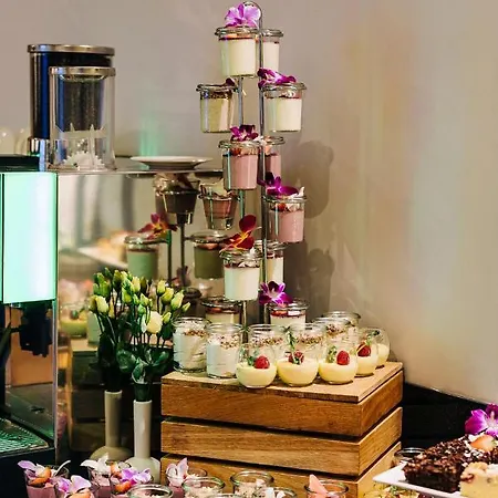 By Ihg Lodz (Lodz)