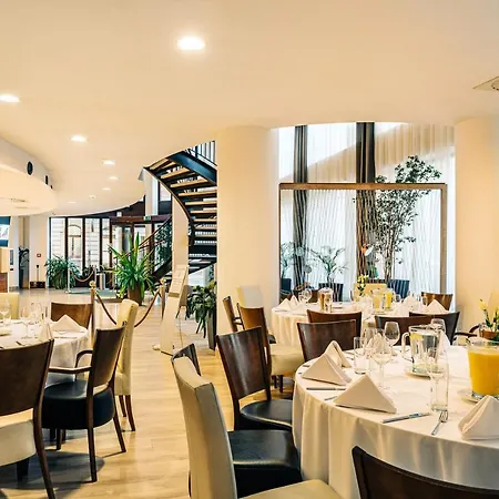 By Ihg 4* Łódź