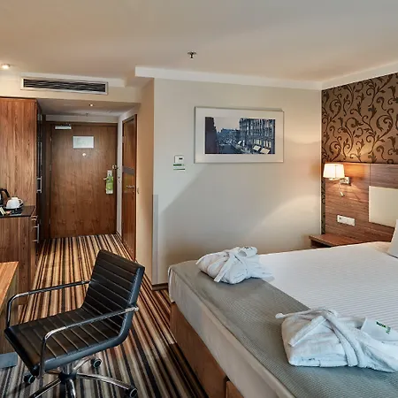 By Ihg Hotel 4*