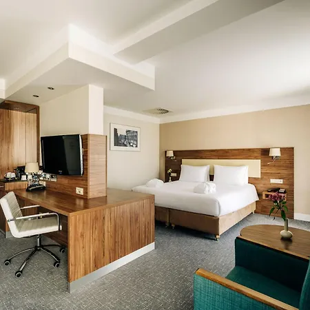 By Ihg Hotel