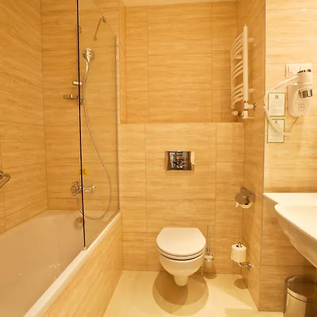 By Ihg 4*
