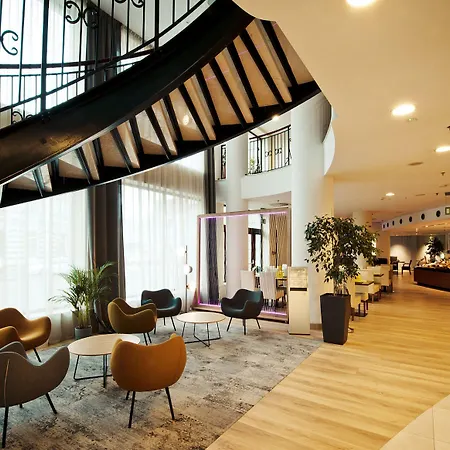 By Ihg 4*