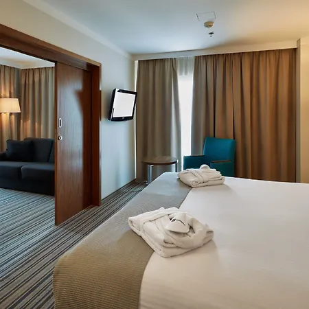Hotel By Ihg