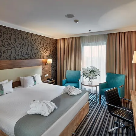 By Ihg