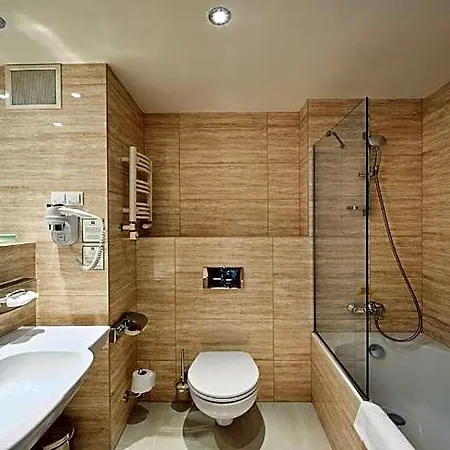By Ihg 4* Łódź