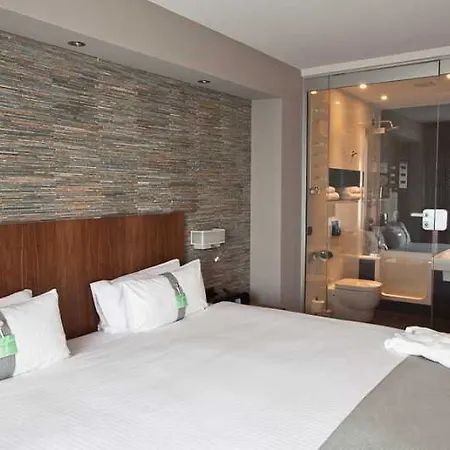 By Ihg