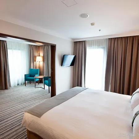 By Ihg 4*
