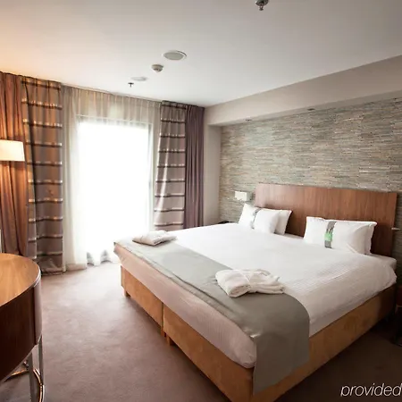 Hotel By Ihg
