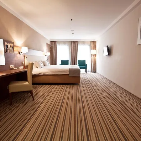 Hotel By Ihg