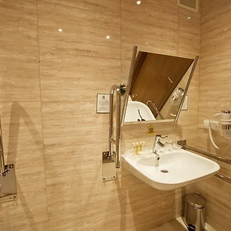 Hotel By Ihg