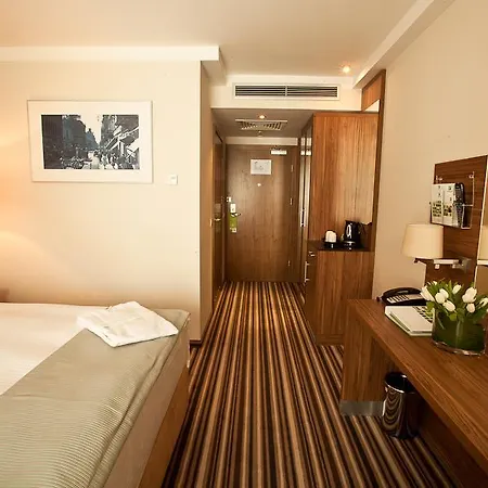 By Ihg 4* Łódź