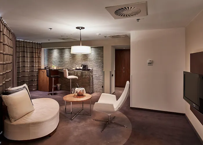 By Ihg Отель Лодзь